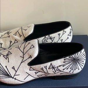 Amazing new canvas embroidered slippers US 8.5